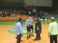 Profesorul Viorel Ciobotaru le-a spus arbitrilor la final:"Din cauza voastra a ajuns handbalul romanesc unde a ajuns!" ...si are dreptate ...