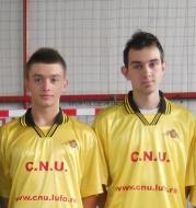 Sorin Gurau(capitanul echipei-stanga) si Cristian Ilie sunt fundasii Colegiului National Unirea Focsani.
