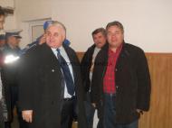 Prefectul Catalin Popescu a fost intampinat de primarul comunei Golesti, Zar Alexandru...