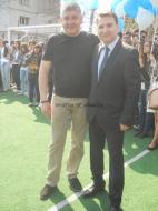 Viorel Paizan l-a felicitat pe primarul Bacaului Romeo Stavarache pentru apropierea de sportul din comunitatea lui...si atentie, Romeo Stavarache este totusi focsanean...