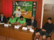 O conferinta de presa cu organizatori, oficiali si sportivi ...
