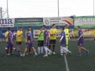 Se apropie salutul echipelor la editia a IV-a a campionatului judetean de minifotbal a lui Cristi de la Vrancea ...