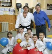 Sandu Zisu ramane o personalitate in viata a sportului de Vrancea. Asa si-a dorit si merita. Respect sensei Sandu Zisu ...