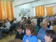 Generatii si generatii de profesori de sport din Vrancea si mai tineri si mai in varsta. Cu totii reprezinta o familie mai mult sau mai putin unita ...