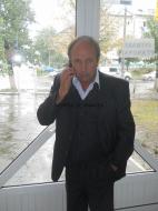 Profesorul Ene Petrica, de la scoala Nicolae Iorga a prins momentul pentru costum...ii sta bine. Din partea SDV nota 9.00 ...
