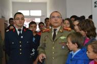 Ofiteri si subofiteri de prim rang la Pufesti ... veniti la invitatia domnului Nicolae Damian ...