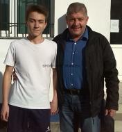 Colegul nostru profesorul Viorel Paizan s-a fotografiat cu elevul Duta Ionut, foarte bun la invatatura, fan sport si singurul fan din clasa FC Dinamo Bucuresti...pentru toate nota 10!
