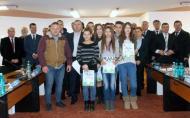 Cei mai buni sportivi din Focsani din 2013 au urcat pe scena Consiliului Local Focsani ... felicitarile SDV si La multi ani ...