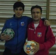 Catalin Mihalcea si Irimia Andrei adauga langa mingea de fotbal si mingea de handbal la FC Steaua Marasesti, dar pentru fete ... felicitarile SDV ...