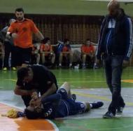 Galatenii au jucat rugby pe terenul de handbal de la Focsani, cu ingaduinta arbitrilor ...