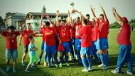 Cristi Gurguiatu a ridicat cupa de campion la minifotbal cu Vointa Deep Serv si cupa la fotbal cu Selena Jaristea ...