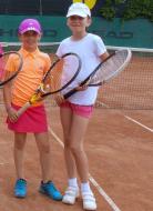 Delia Macovei(tricou alb) campioana la Constanta la tenis 10 ani la editia 2014 a Cupei Litoralului ! Felicitarile SDV! ...