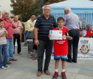 Gheorghe Dumitrescu, in stanga, cu mainile in buzunare, a fost invitatul de onoare al festivalului ...