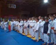 Aproape 500 de sportivi din Romania si alte 5 tari au calcat pe salteaua din Catedrala Sportului Vrancean ...