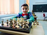 Pofta buna la sah ... va ureaza campionul Bosteog de la Pufesti ...