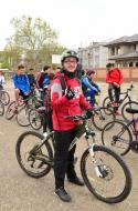 Mihai Gonciar saluta biciclistii din Vrancea ...