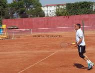 Gabriel Nitu din Tecuci, fost student la FEFS Baritiu Focsani, locul I la categoria + 30 la turneul de tenis de la Focsani ...