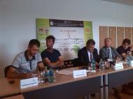 In centrul atentiei ieri la Conferinta de Presa de la Scorpion Focsani a fost campionul tenisului vrancean, ADRIAN VOINEA, venit la Focsani intr-o vizita la parinti ...