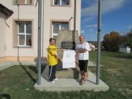 Ilie Rosu a donat scolii Pufesti un tricou de concurs din colectia sa ...
