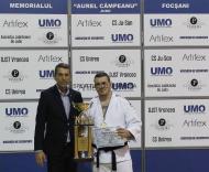 Marius Ulmeteanu managerul UMO SERV FOCSANI si managerul turneului a inmanat premiul la categoria OPEN sportivului Munteanu Fabian Valentin de la CSS-CSM Ploiesti ...
