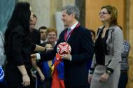 Valentina Elisei Ardean premiata de Dacian Ciolos ... Felicitari Alice de la Focsani ...