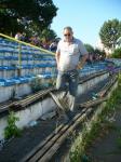 Presedintele lui FC Panciu, Florin Stoica, facand slalom printre gunoaiele de pe stadionul Milcovul Sud I. Asta este mizeria fotbalului focsanean. La Panciu nu vezi asa ceva. Bravo lor!