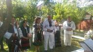 VALI BUCUR MIREASA IN COSTUM POPULAR DE NOTA 10 SI CU UN BUCHET DE FLORI DE CAMP ARDELENESC ... TABLOU DE 10 ... LA MULTI ANI, DE LA FOCSANI ! ...