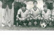 Cornel Craciun (in stanga) jucator de fotbal la Focsani acum 30 de ani ...