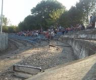 De curat, e totusi curat in tribune. Trebuie sa invatam si sa mai pastram curatenia ...