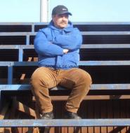 Presedintele comitetului director al sectiei fotbal, Gabriel Padineanu, cuprins de griji si probleme ale sectiei, dar si de emotiile create de fiul sau, Stefan Padineanu, care a si inscris primul gol...