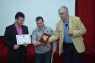 Avram Iancu, primul roman care a traversat Canalul Manecii inot, premiat de directorii Damian si Dumitru la Adjud ...