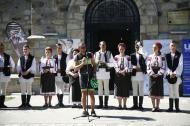 La mausoleul de la Marasesti Traian Negulescu le vorbeste participantilor ... UMO SERV vegheaza ...