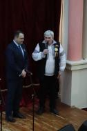 Cristi Misaila, primarul Focsaniului, sustine si sportul scolar din Focsani. Promisiunea ca Unirea va avea si o baza sportiva in aer liber a fost facuta de ziua Unirii, pe 24 ianuarie ! La multi ani !