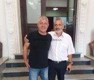 Toni Lupu (dreapta foto) a revenit dupa 45 de ani la liceul care l-a absolvit, Unirea din Focsani ...