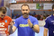 Asteptam si noi o declaratie a domnului Iacob Sandu despre perioada de pregatire, o conferinta de presa despre urmatorul campionat ... asteptam, asteptam, asteptam ... Chiar daca nu prea vorbiti dnule Iacob, noi va urmarim foarte atent ...