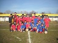 Mihalcea este student la educatie fizica si sport, Andreiu este sef de gara la Sihlea. Dragostea de fotbal si copii este comuna!Bravo lor...