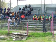 Tribuna oficiala aproape plina ...