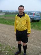 Arbitrul Ivanciu si colegii la Bolotesti s-au schimbat in masina personala ...foaia de arbitraj se face pe masina vara si in masina iarna...