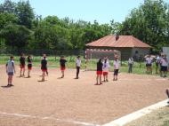 Soare, fete si handbal = sarbatoarea tineretii