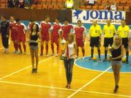 Sa tot joci fotbal, sala superba, fete frumoase, medalii, public superb...si vorba cantecului: Moldova, Ardealul si ...