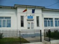 Scoala din Gologanu are in cartea sa de vizita de acum si "fabrica de tenis"...