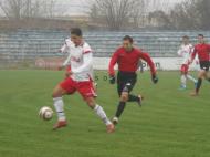 Antrenorul - jucator Adrian Toma a alergat mult contra a 11 jucatori si 2 arbitri...