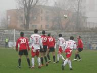 Craciun(dreapta) a dat un gol valabil, dar Dragomir si Chiriazic au vazut alt meci...