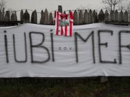 Caine pana la moarte, pentru Adi...