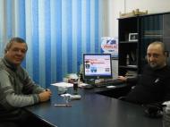 Oprea Gabriel (dreapta) si Iancu Toma au la mijloc ziarul Sportul de Vrancea!Le multumim si le uram si noi Sarbatori fericite!