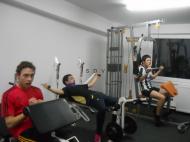 In sala de forta se incarca bateriile pentru iarba...