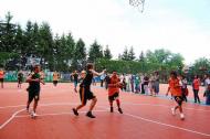 Madalin  Dinca (13) in aparare pentru CNU...