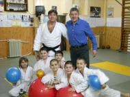 Dumitru Zisu, Viorel Paizan, micutii judoka, toti in Sala Perfecta de Judo de la Polivalenta ...