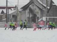 Fotbal, zapada si in decor, sfanta biserica ...