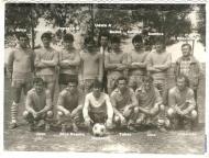 Profesorul Puiu Rosculet, antrenorul echipei de fotbal a comunei, FC Dumitresti, in 1987. Acum, profesorul se pregateste de pensie ...